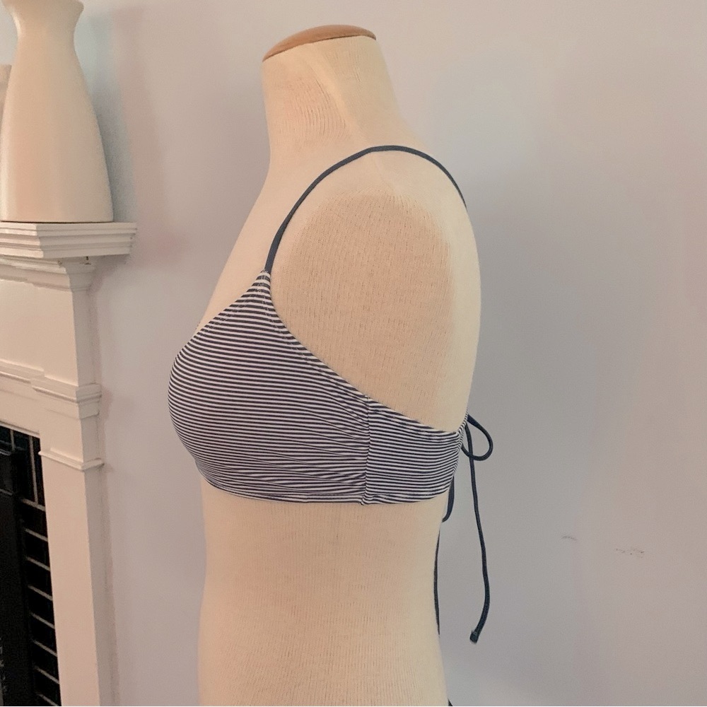 Blue & white stripe bikini swim top, criss-cross lacing back Size L GUC